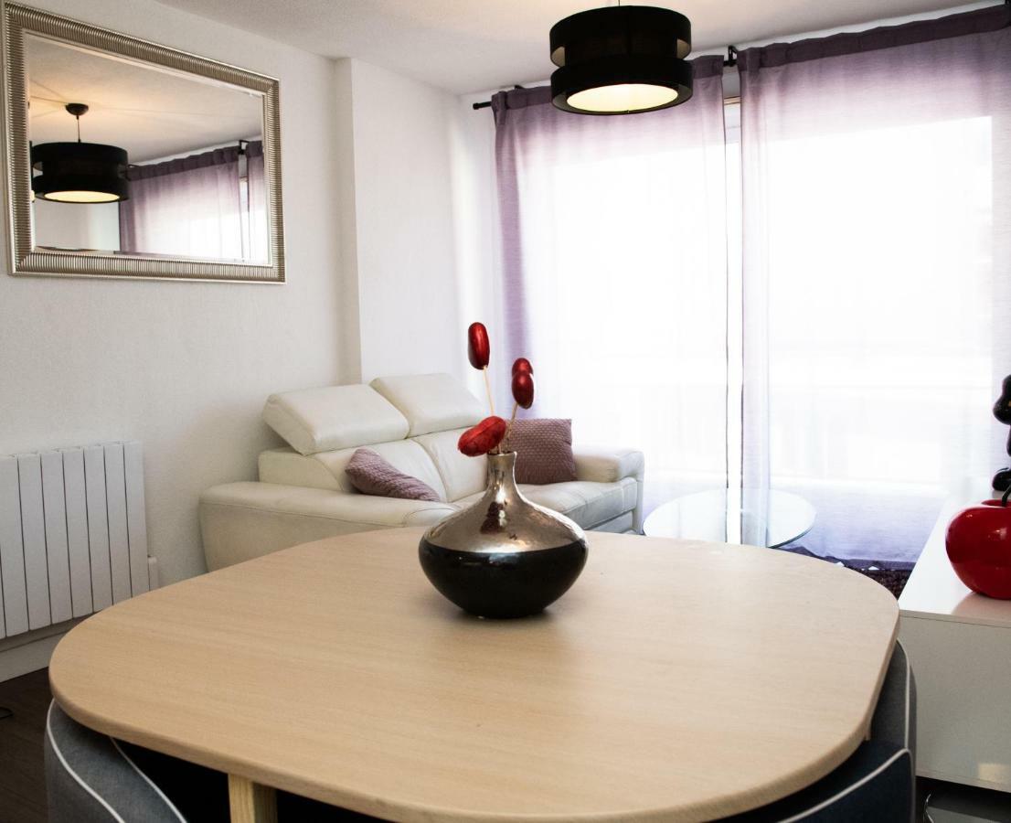 Appartements Du Leman - Proches Geneve - Parkings Prives Gratuits Анмас Екстериор снимка